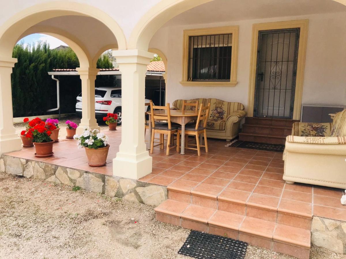 Hostal The House Les Deveses Exterior foto