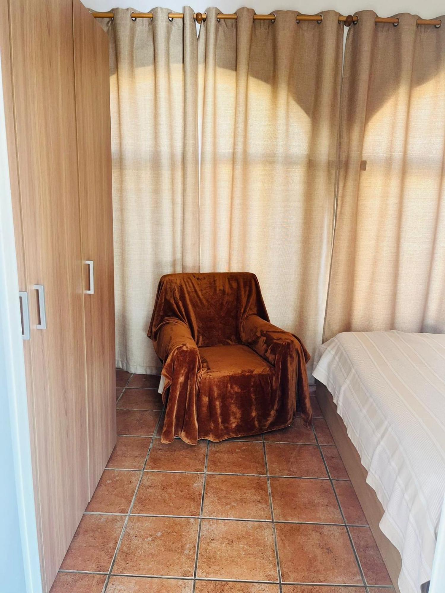 Hostal The House Les Deveses Exterior foto