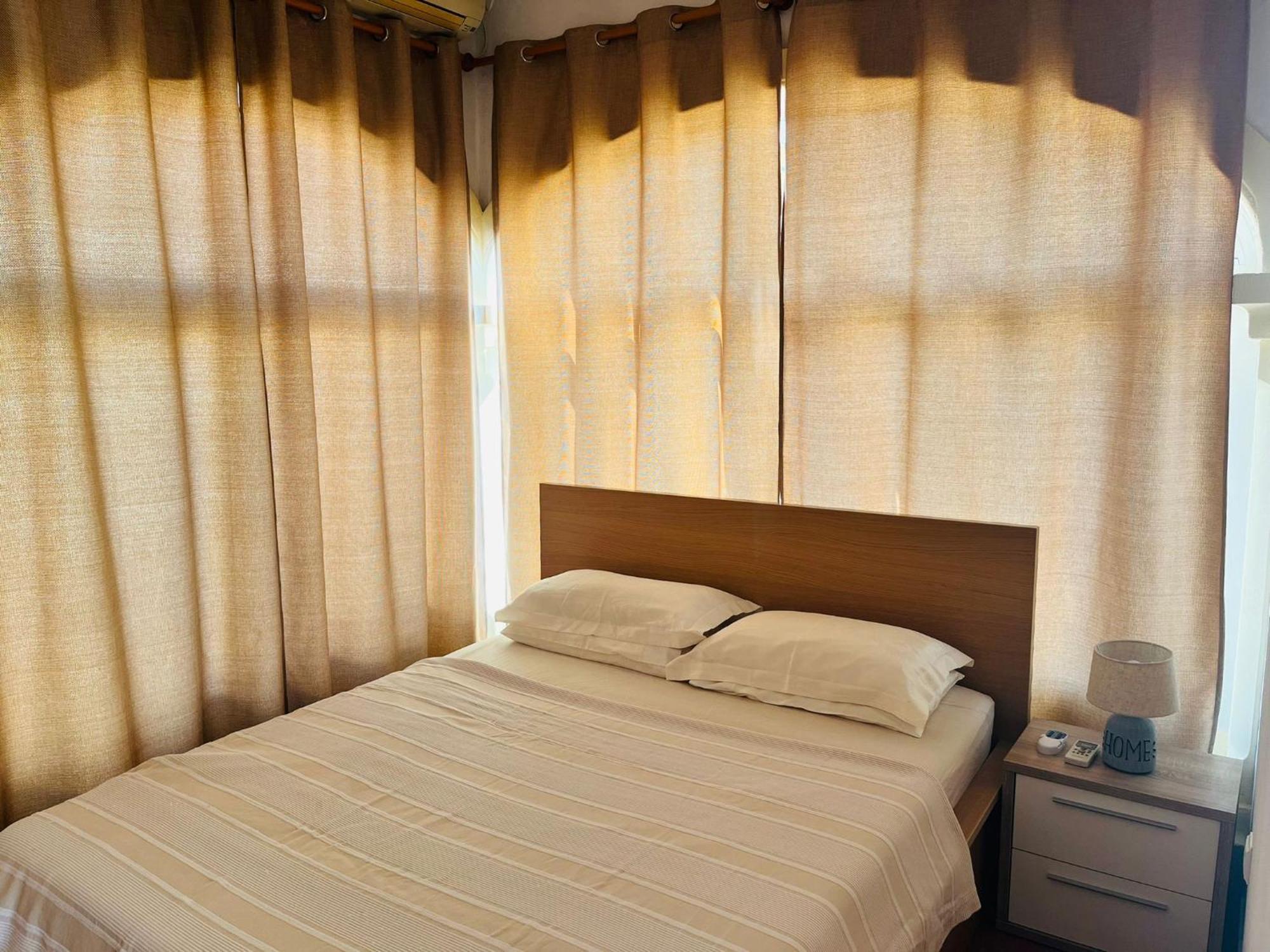 Hostal The House Les Deveses Exterior foto