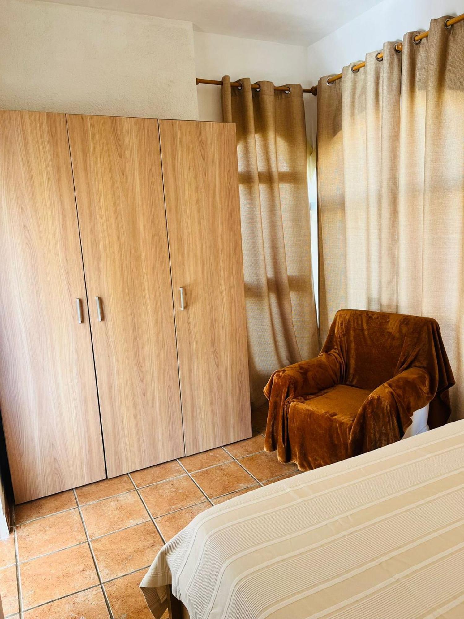 Hostal The House Les Deveses Exterior foto