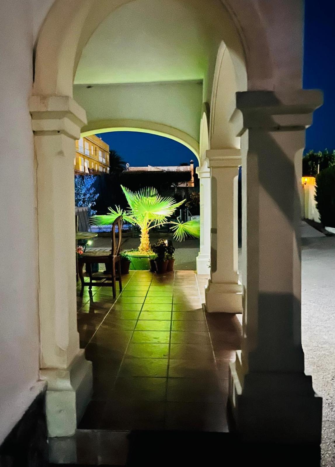Hostal The House Les Deveses Exterior foto